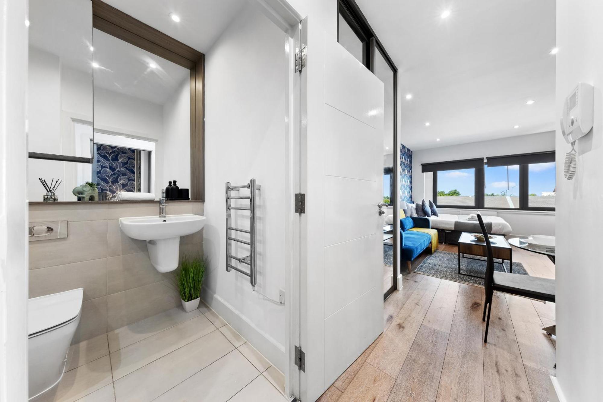 Modern One Bedroom Flat - Sleeps 5 -Near Heathrow - London Ub3 Exterior photo