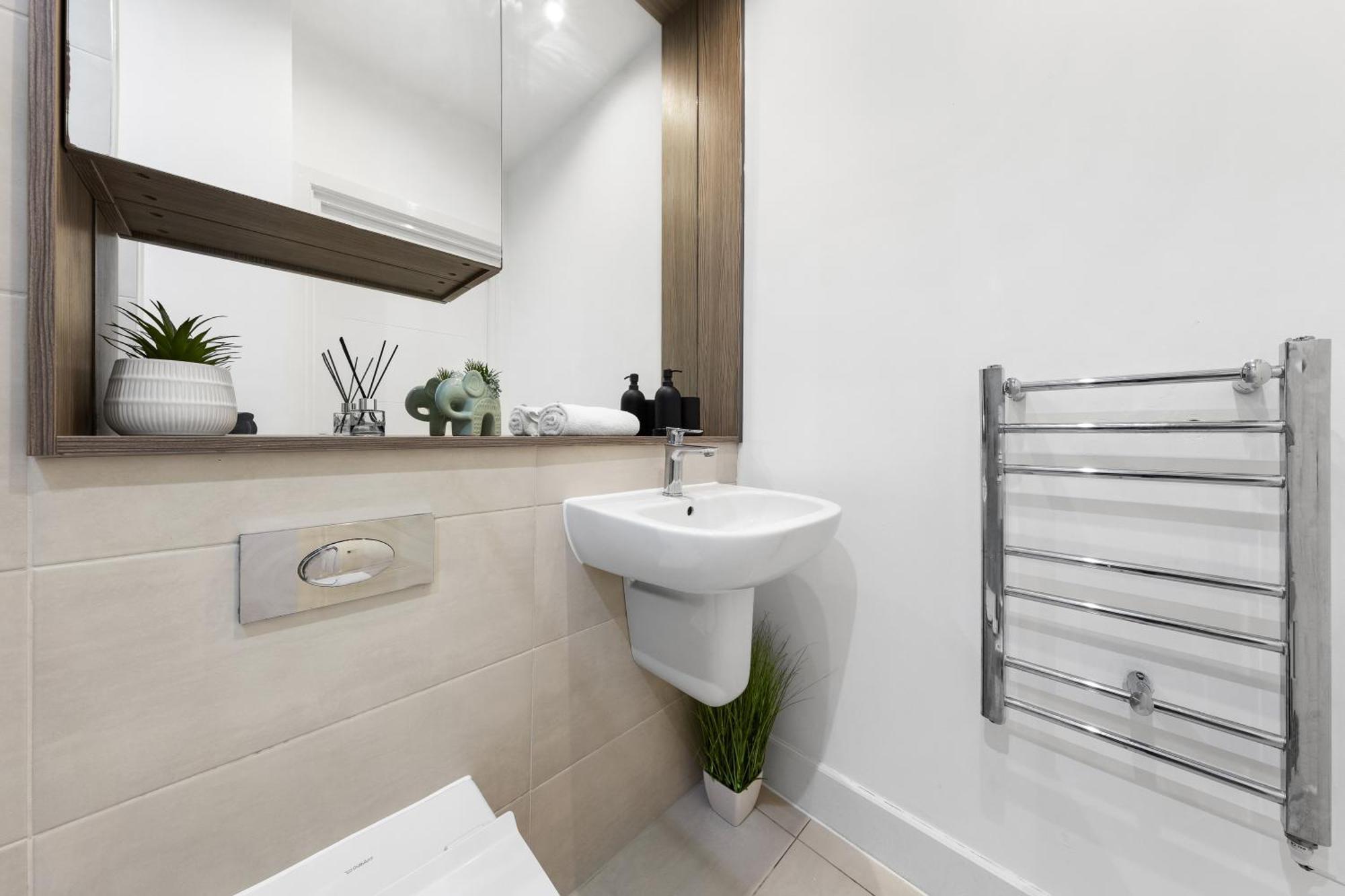 Modern One Bedroom Flat - Sleeps 5 -Near Heathrow - London Ub3 Exterior photo