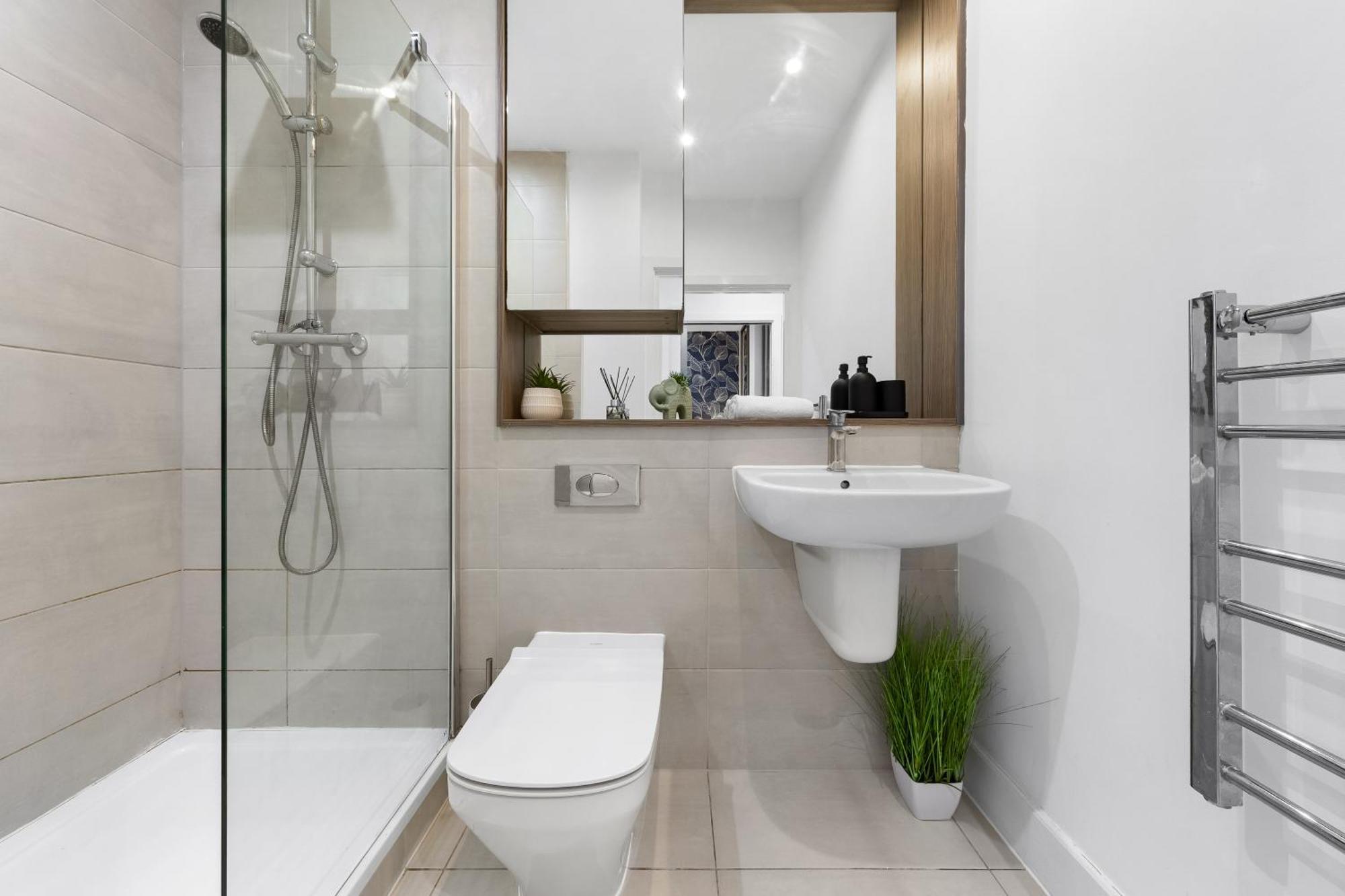 Modern One Bedroom Flat - Sleeps 5 -Near Heathrow - London Ub3 Exterior photo